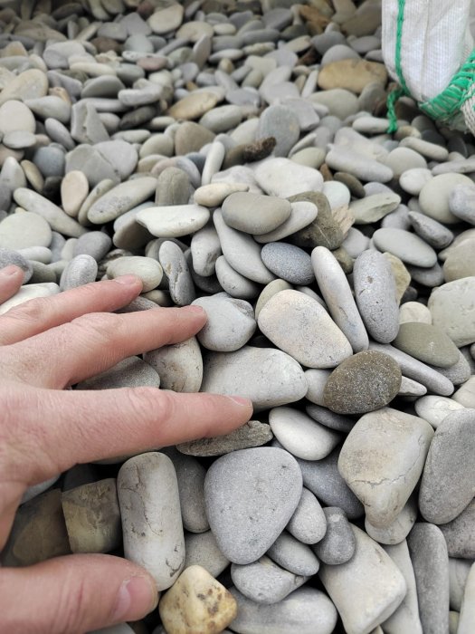 Галька черноморская фр. 40-70 мм.  купить с доставкой в Адлеру фото 