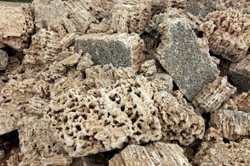  Крымский природный меотис фр. 100-500 мм.  купить в Сочи меотис бежевый рыжий молочный желтый ракушечник 4 500 руб/т   фото 