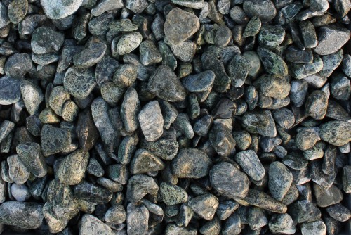 Зеленая галька (щебень галтованный зеленый змеевик) фр. 20-40 мм.  купить  в Сочи мрамор зеленый, салатовый оголтованный щебень мраморный 12 500 руб/т   фото 