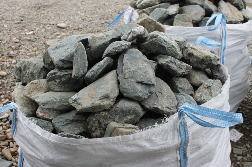  Гранит скальник (серо-зеленый) фр. 100-500 мм.  купить в Сочи гранит зеленый, серый, салатовый крупный ландшафтный валун 6 000 руб/т   фото 