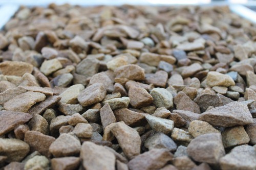  Щебень крошка желтый (песчаник) фр. 20-40 мм.  купить  в Сочи песчаник бежевый рыжий каменная крошка песчаника 7 200 руб/т   фото 