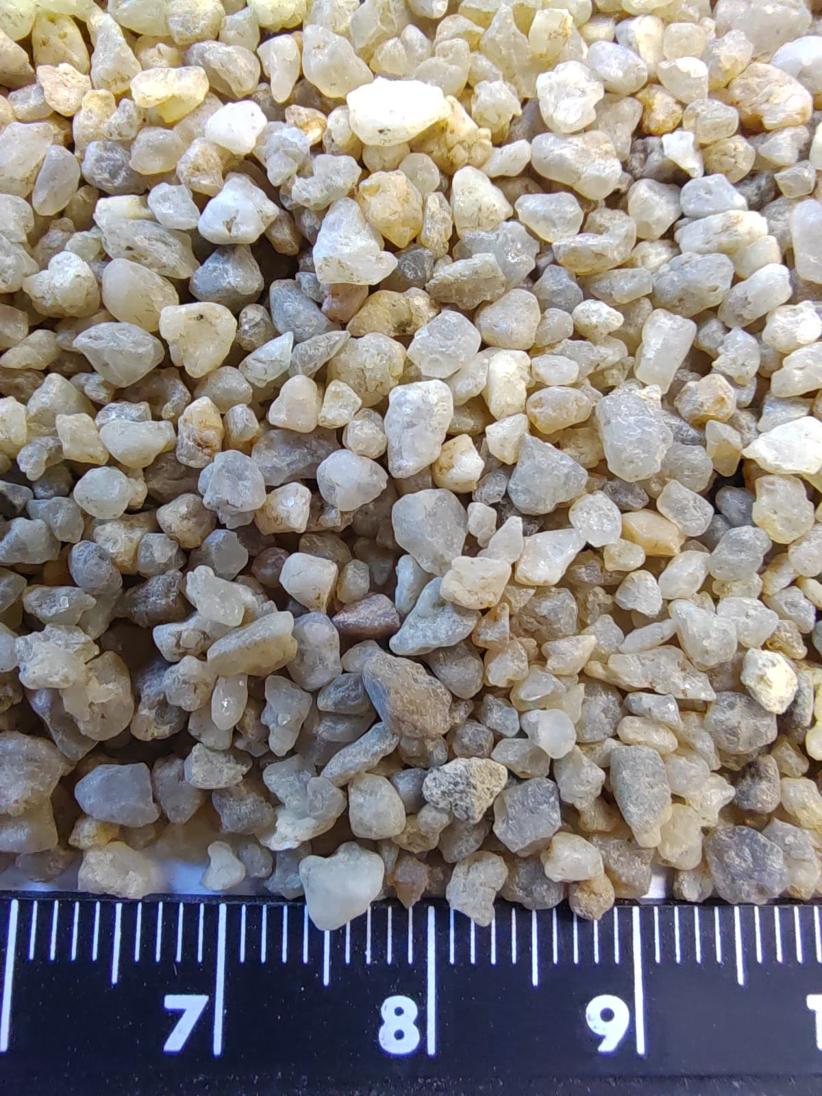 Кварцевый песок для водоподготовки фр. 1,6-3 мм.  купить в Сочи фото 