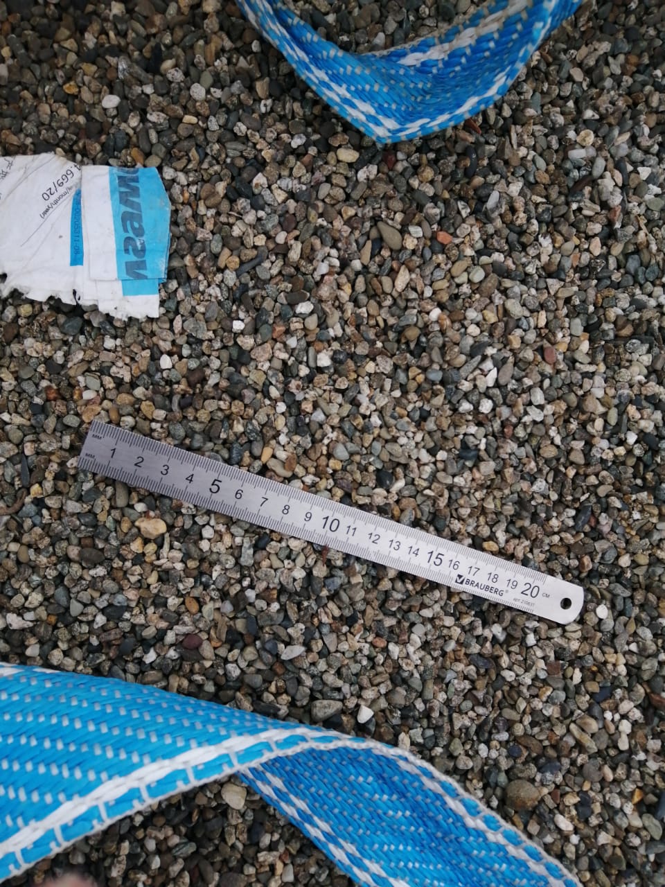  Галька речная окат (серая) фр.3-5 мм купить   в Сочи галька речная серая бежевый темно-серый окатанный речной камень округлый 8000 руб/т   фото 