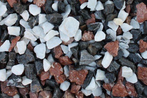  Мраморная крошка (щебень крошка микс : белый-черный-розовый) фр. 3-5 мм.  купить  в Сочи мрамор белый, черный, розовый, разноцветный мраморная каменная крошка декорвтивная 9500 руб/т   фото 