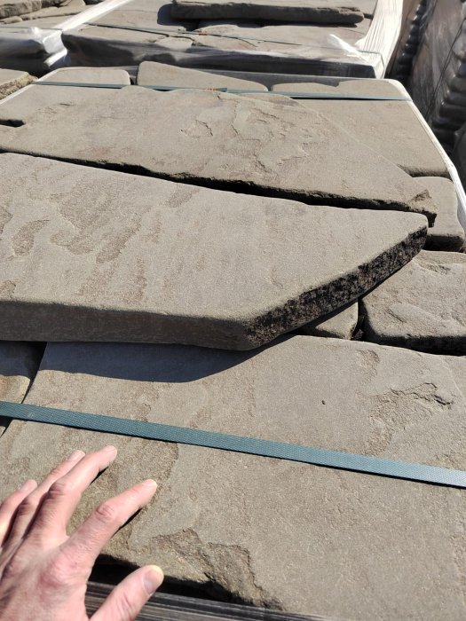  Песчаник пластушка галтованная серо-зеленая (3,0 см)  купить  в Сочи песчаник серо-зеленый песчаник 12000 руб/м3   фото 