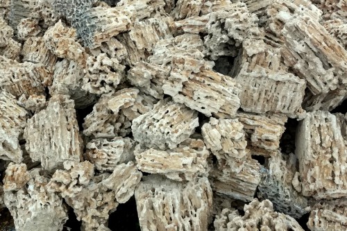 Крымский природный меотис фр. 100-500 мм.  купить в Сочи меотис бежевый рыжий молочный желтый ракушечник 4 500 руб/т   фото 