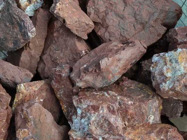  Щебень крошка красный (ЯШМА) фр. 10-20 мм.  купить  в Сочи яшма красный, бордовый, оранжевый, рыжий декоративный каменный ландшафтный щебень колотый 6 600 руб/т   фото 