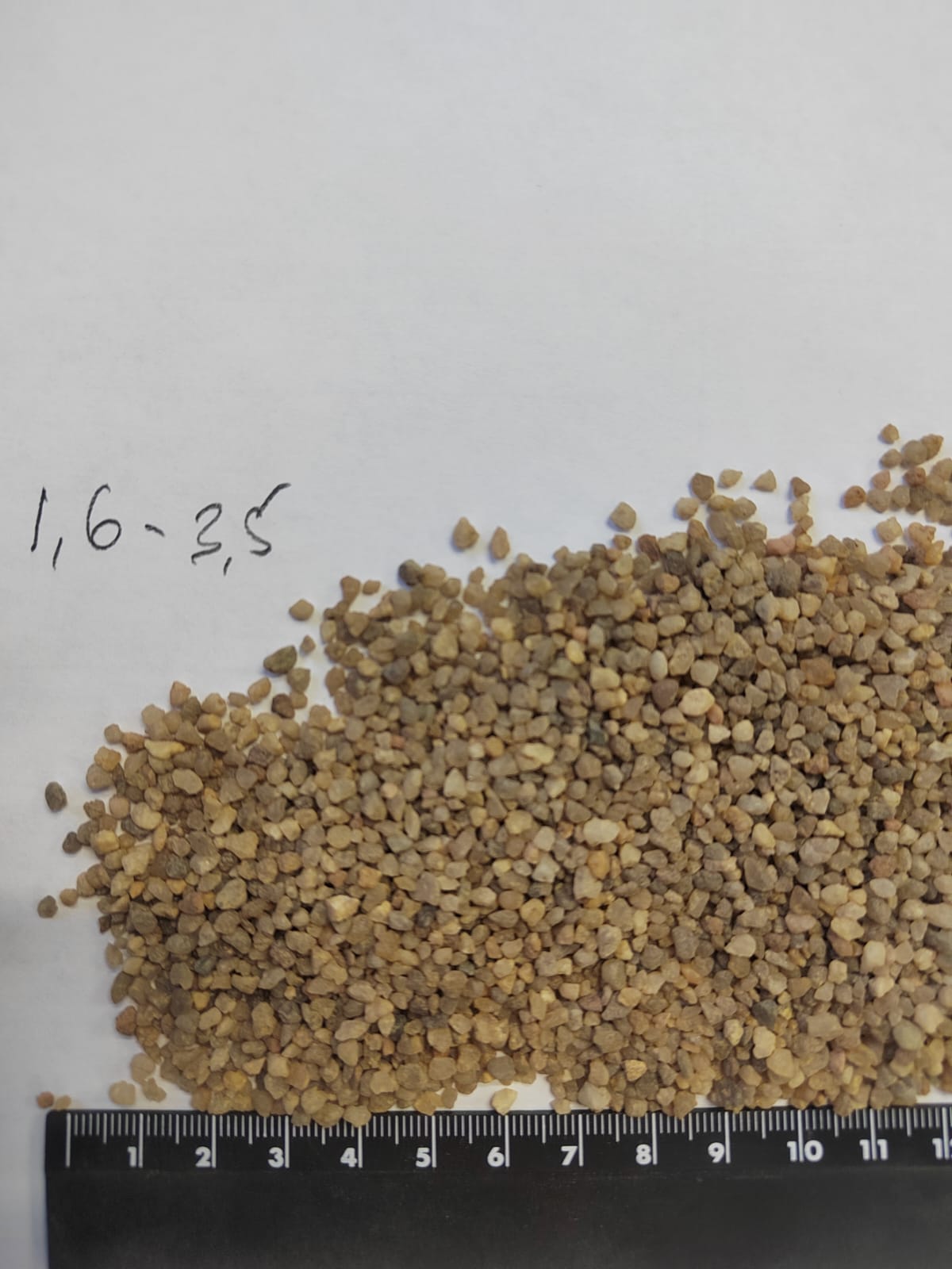 Кварцевый песок сухой фракцинированный фр. 1,6-4 мм.  купить в Сочи фото 