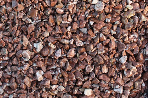 Розовая мраморная галька (щебень галтованный розовый) фр.40-70 мм.  купить  в Сочи мрамор розовый, красный галтовка мраморная щебня 13500 руб/т   фото 