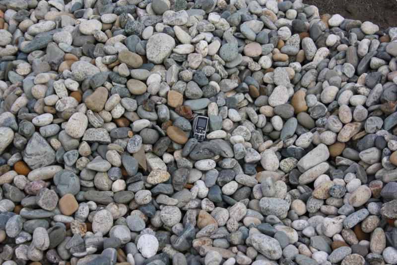  Галька речная окат (серая) фр.40-60 мм купить   в Сочи галька речная серый бежевый рыжий коричневый округлый речной камень 4000 руб/т   фото 