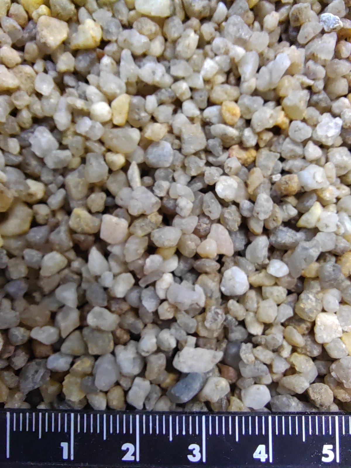 Кварцевый песок для площадок фр. 2-5 мм.  купить в Сочи фото 