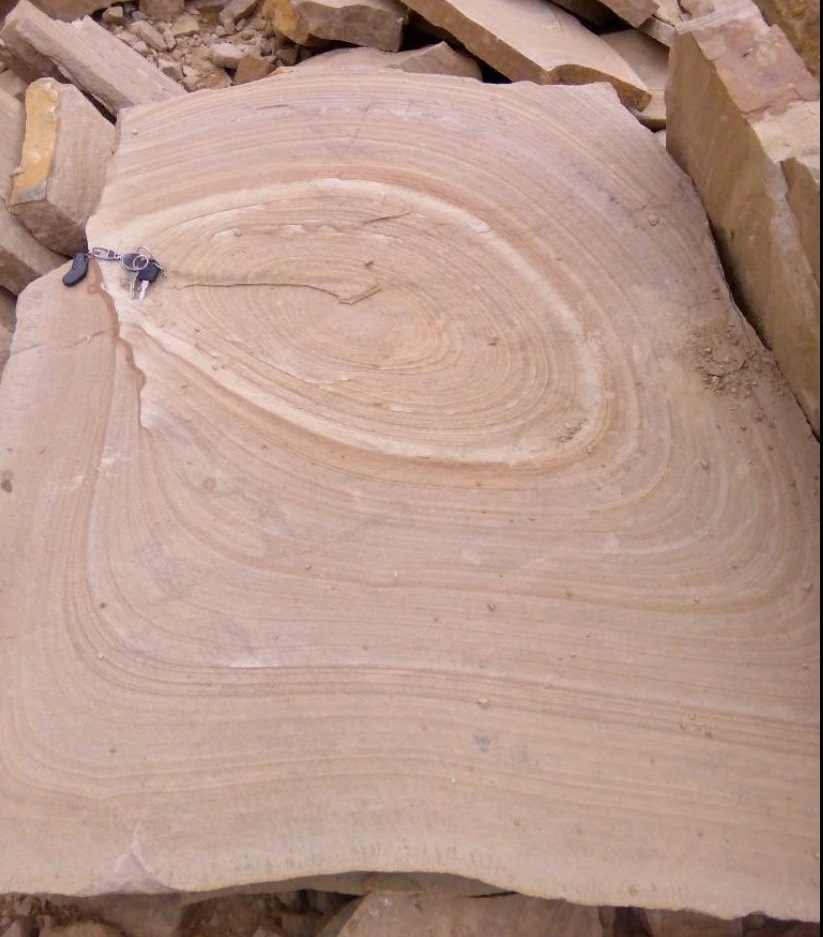 Форматный камень (плаха) пошаговая дорожка от 70-150 см (4 -12 см)  купить  в Сочи плитняк  форматный плаха желтый песчаник 9 000 руб/т   фото 