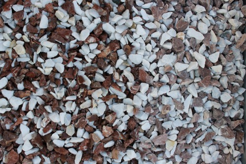  Мраморная крошка (щебень крошка микс: белый-розовый) фр. 10-20 мм.  купить  в Сочи мрамор белый, розовый каменный декоративный ландшафтный щебень 9500 руб/т   фото 