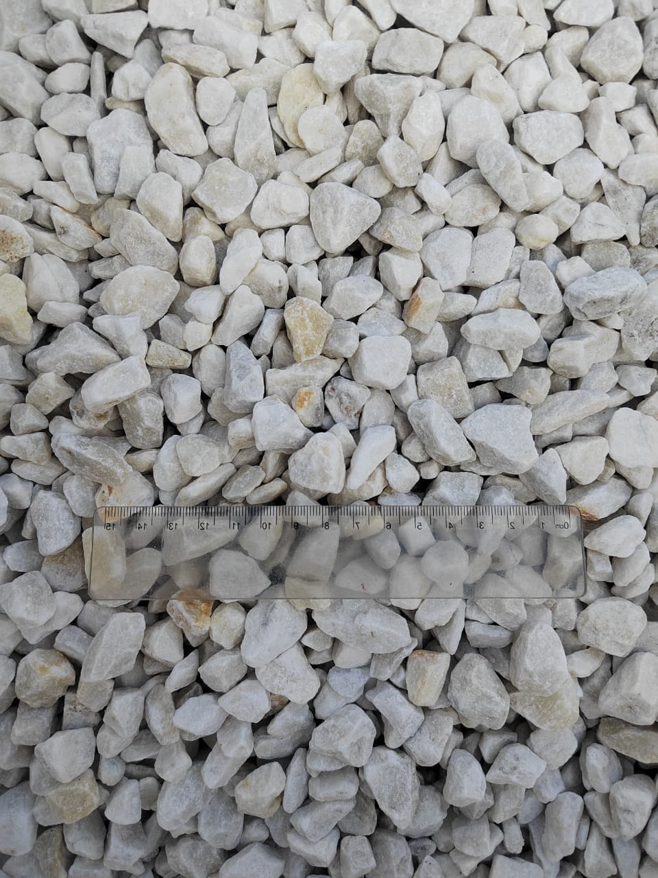 Мраморная крошка, щебень, цвет-белый, фр. 10-20 мм.  купить  в Сочи мрамор белый, молочный айвори каменная ландшафтная декоративная крошка шебня 9500 руб/т   фото 