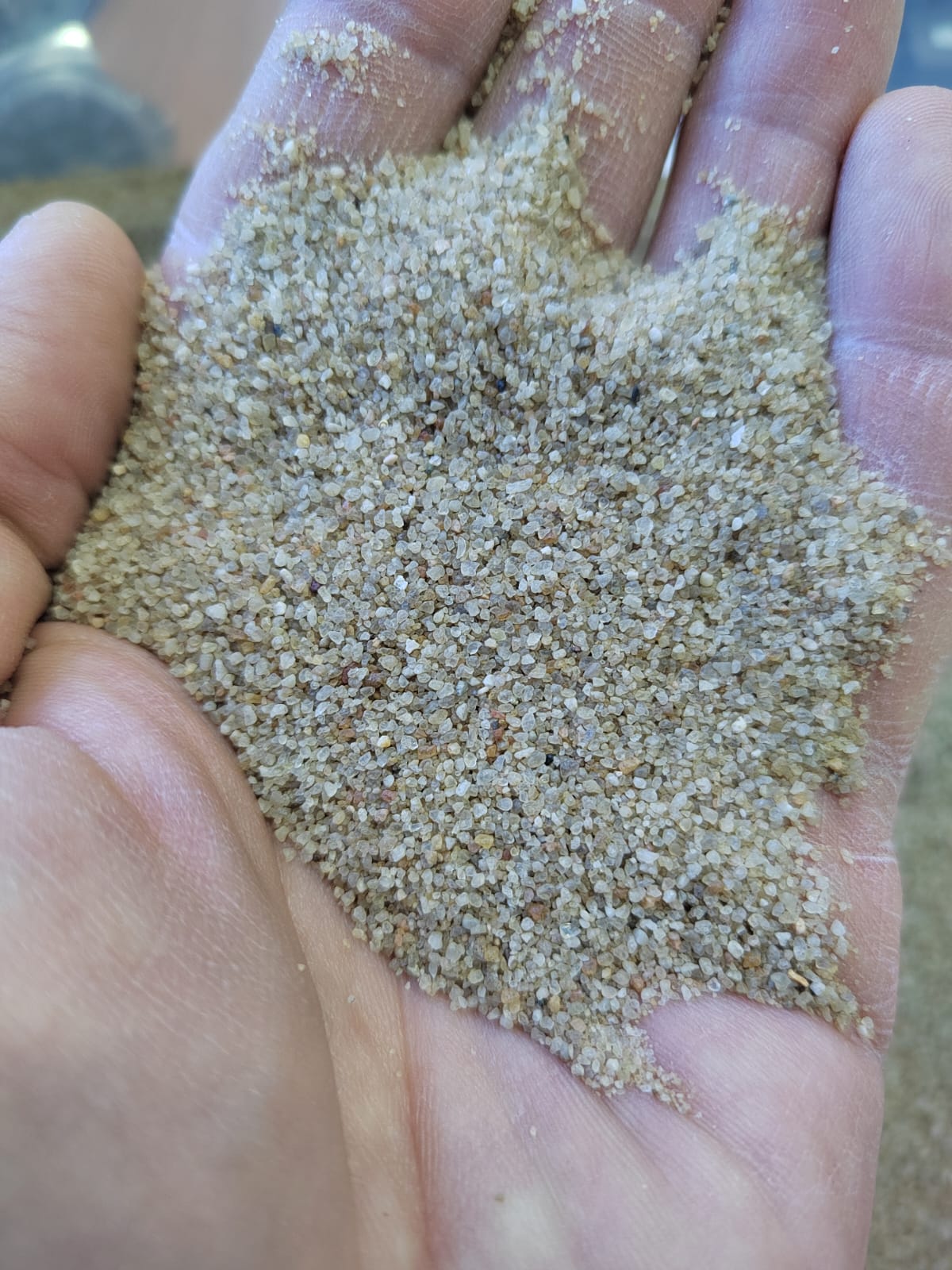 Кварцевый песок для площадок фр. 0,3 - 1 мм.  купить в Сочи фото 