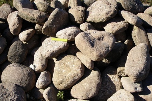  Конгломераты фр. 300-1000 мм.  купить в Сочи кварц мрамор диабаз коричневый, серый зеленоватый речной валун крупный 6500 руб/т   фото 