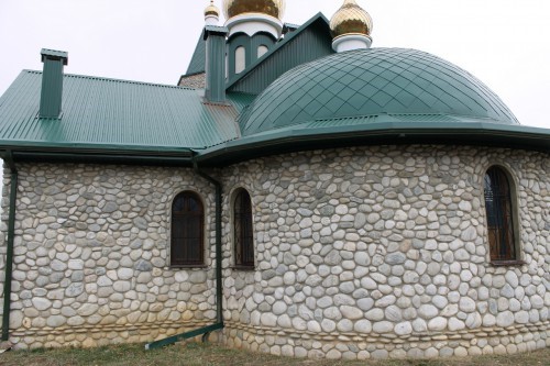 Kamenclub.ru: Галька речная плоская (бело-серая) фр. 100-200-300 мм. купить   в  Сочигалька речная плоская серый, белый, бело-серый, серо-белый речная галька плоская  6000 руб/т   фото КАМЕНЬ КЛУБ