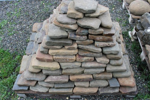 Песчаник галтованный для облицовки (фр. 2-5 см)  купить  в Сочи песчник рыжий желтый серый песчаник окатанный речной 6 000 руб/т   фото 