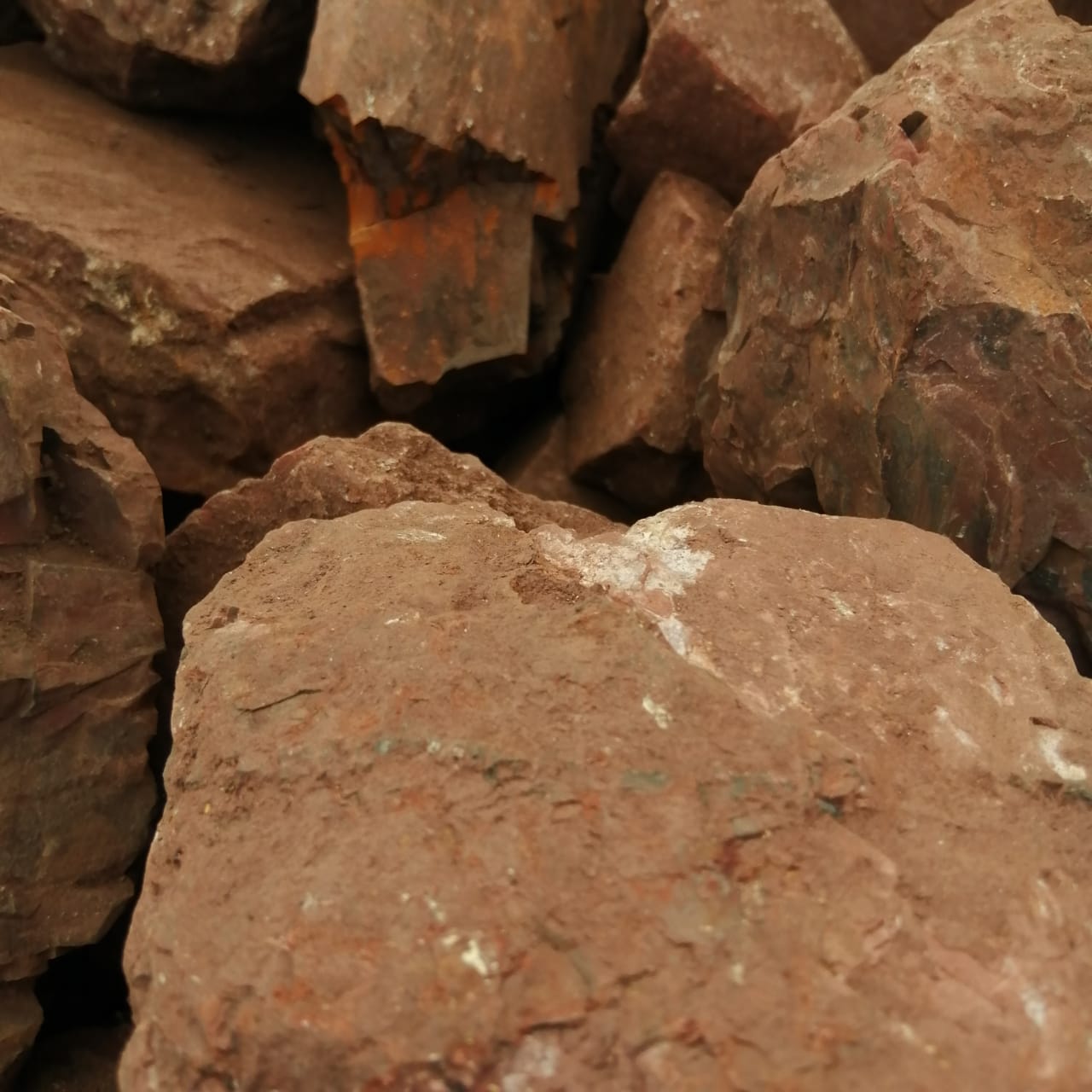 фото Яшма красная  (фр. 70-100 мм)  купить в Сочи в интернет-портале 