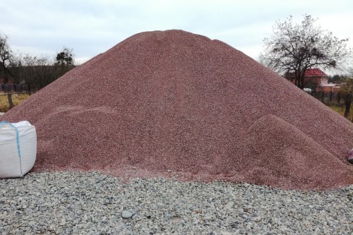  Мраморная крошка (щебень крошка розовый) фр. 5-10 мм.  купить  в Сочи мрамор розовый, красный щебень колотый ландшафтный декоративный  7700 руб/т   фото 