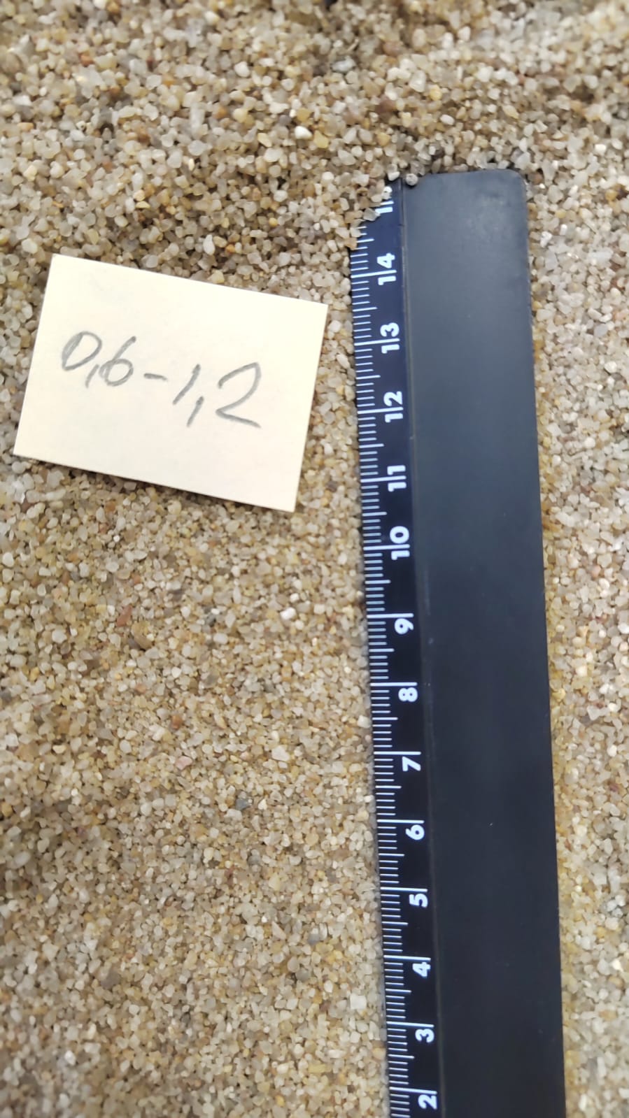 Кварцевый песок для площадок фр. 0,6-1,2 мм.  купить в Сочи фото 