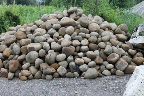  Песчаник ядра, фр. 100-300 мм  купить в Сочи песчаник бежевый серый рыжий речная галька 5 000 руб/т   фото 