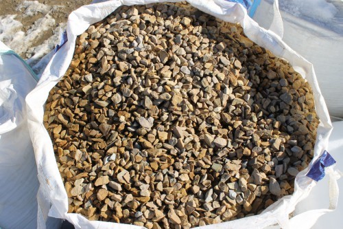  Щебень крошка желтый (песчаник) фр. 20-40 мм.  купить  в Сочи песчаник бежевый рыжий каменная крошка песчаника 7 200 руб/т   фото 