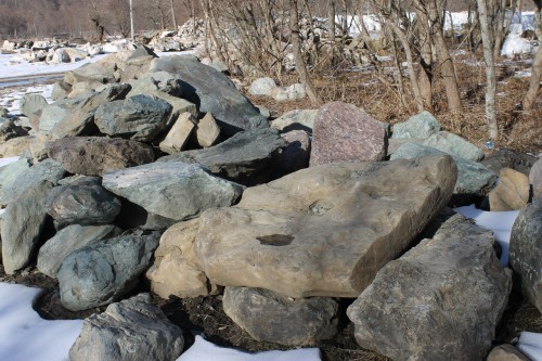  Гранит скальник (серо-зеленый) фр. 500-1500 мм.  купить в Сочи гранит мрамор  серый зеленый темно-серый глыба скальная колотая ландшафтная 7 500 руб/т   фото 