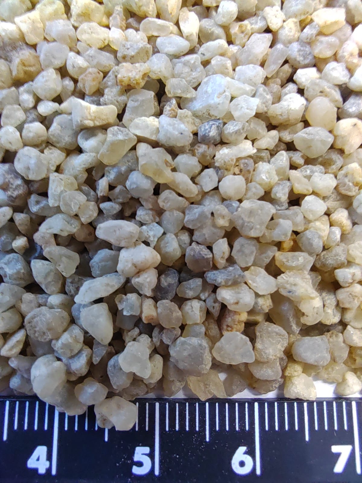 Кварцевый песок сухой фракцинированный фр. 1,6-4 мм.  купить в Сочи фото 