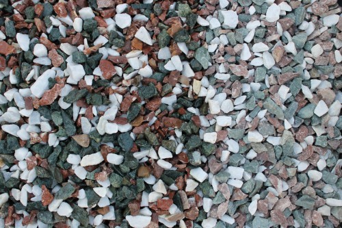  Мраморная крошка (щебень крошка микс: белый-зеленый-розовый) фр. 10-20 мм.  купить  в Сочи мрамор белый, зеленый, розовый декоративный ландшафтный колотый щебень 9500 руб/т   фото 