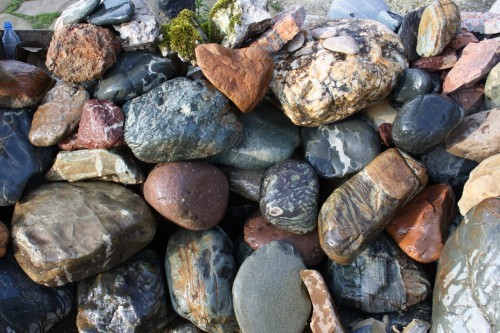  Ландшафтные валунчики фр.100-500 мм.  купить в Сочи крупный природный камень серый, темно-серый, светло-серый речной валун крупный 4800 руб/т   фото 