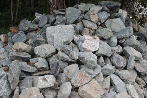  Гранит скальник (серо-зеленый) фр. 100-500 мм.  купить в Сочи гранит зеленый, серый, салатовый крупный ландшафтный валун 6 000 руб/т   фото 