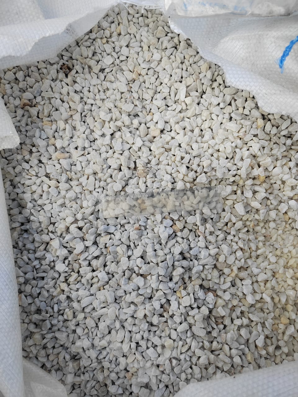 Мраморная крошка, щебень, цвет-белый, фр. 5-10 мм.  купить  в Сочи мрамор белый, айвори, молочный мраморная каменная крошка ландшафтная 9500 руб/т   фото 