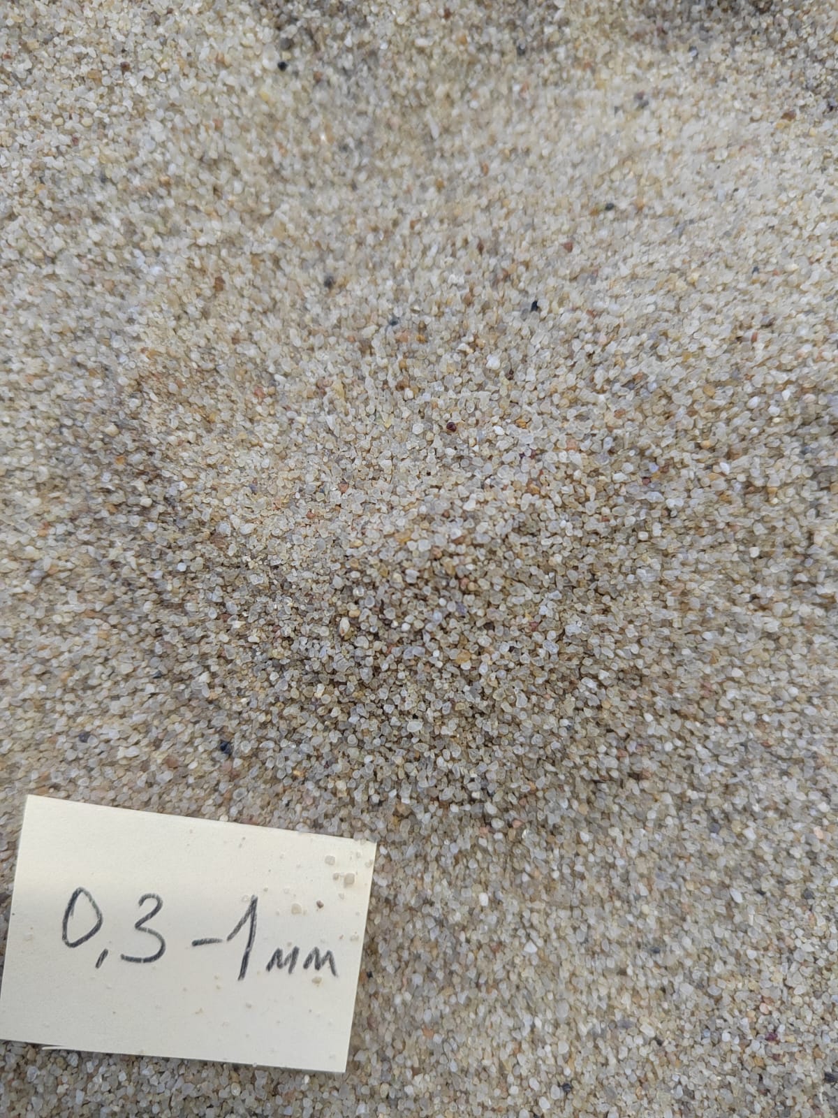 Кварцевый песок для площадок фр. 0,3 - 1 мм.  купить в Сочи фото 