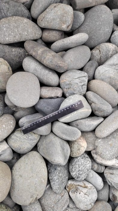  Галька речная окат (темно-серая) фр. 70-150 мм. купить   в Сочи галька речная темно-серая, синяя, серая речная галька округлая  5000 руб/т   фото 