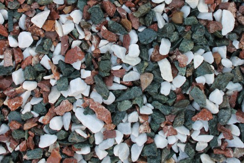 Мраморная крошка (щебень крошка микс: белый-зеленый-розовый) фр. 10-20 мм.  купить  в Сочи мрамор белый, зеленый, розовый декоративный ландшафтный колотый щебень 9500 руб/т   фото 