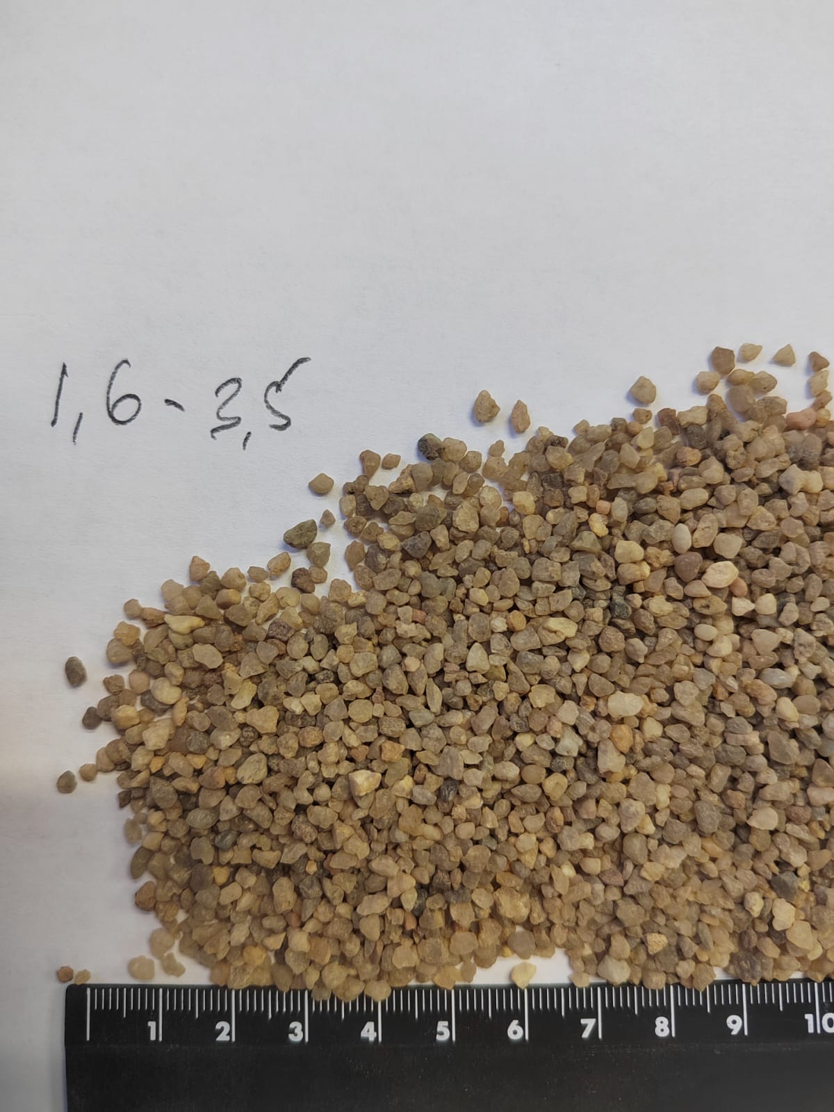 Кварцевый песок для водоподготовки фр. 1,6-3 мм.  купить в Сочи фото 