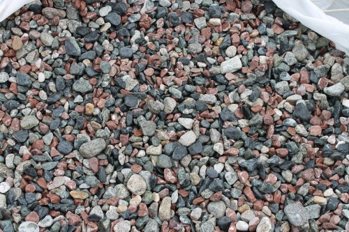  Микс разноцветной гальки  (щебень галтованный микс:: серый-зеленый-розовый) фр.10-20 мм.  купить  в Сочи мрамор серый, зеленый, розовый щебень окатанный округлый декоративный ландшафтный 14500 руб/т   фото 