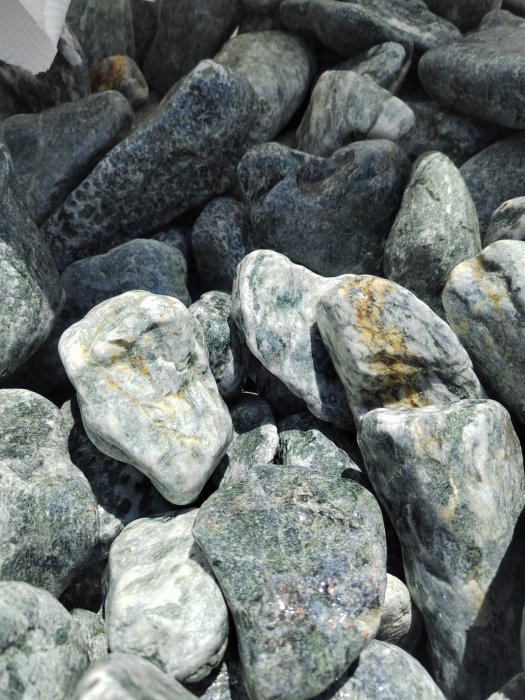 Галтованный жадеит (фр. 70-100 мм) фото заказать  Сочи