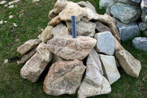 Песчаник декоративный ландшафтный (фр. 300-500 мм)  купить  в Сочи песчаник желтый рыжий серый зеленый валун речной окатанный природный песчаника 4 500 руб/т   фото 