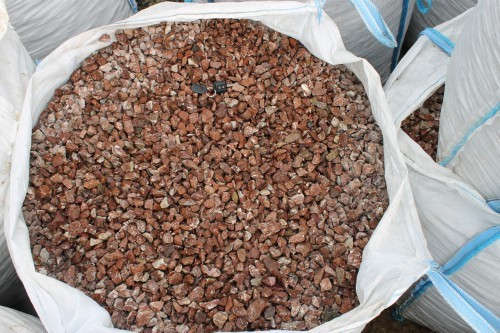  Мраморная крошка (щебень крошка розовый) фр. 10-20 мм.  купить  в Сочи мрамор розовый, красный каменная декоративная крошка ландшафтная 7700 руб/т   фото 