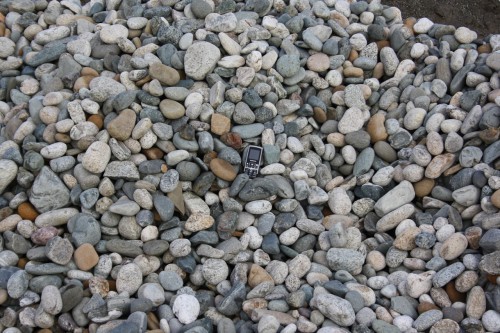  Галька речная окат (ассорти) фр. 50-100 мм. купить   в Сочи галька природная округлая серая белая черная серая коричневая синяя галька речная окатанная округлая 5000 руб/т   фото 