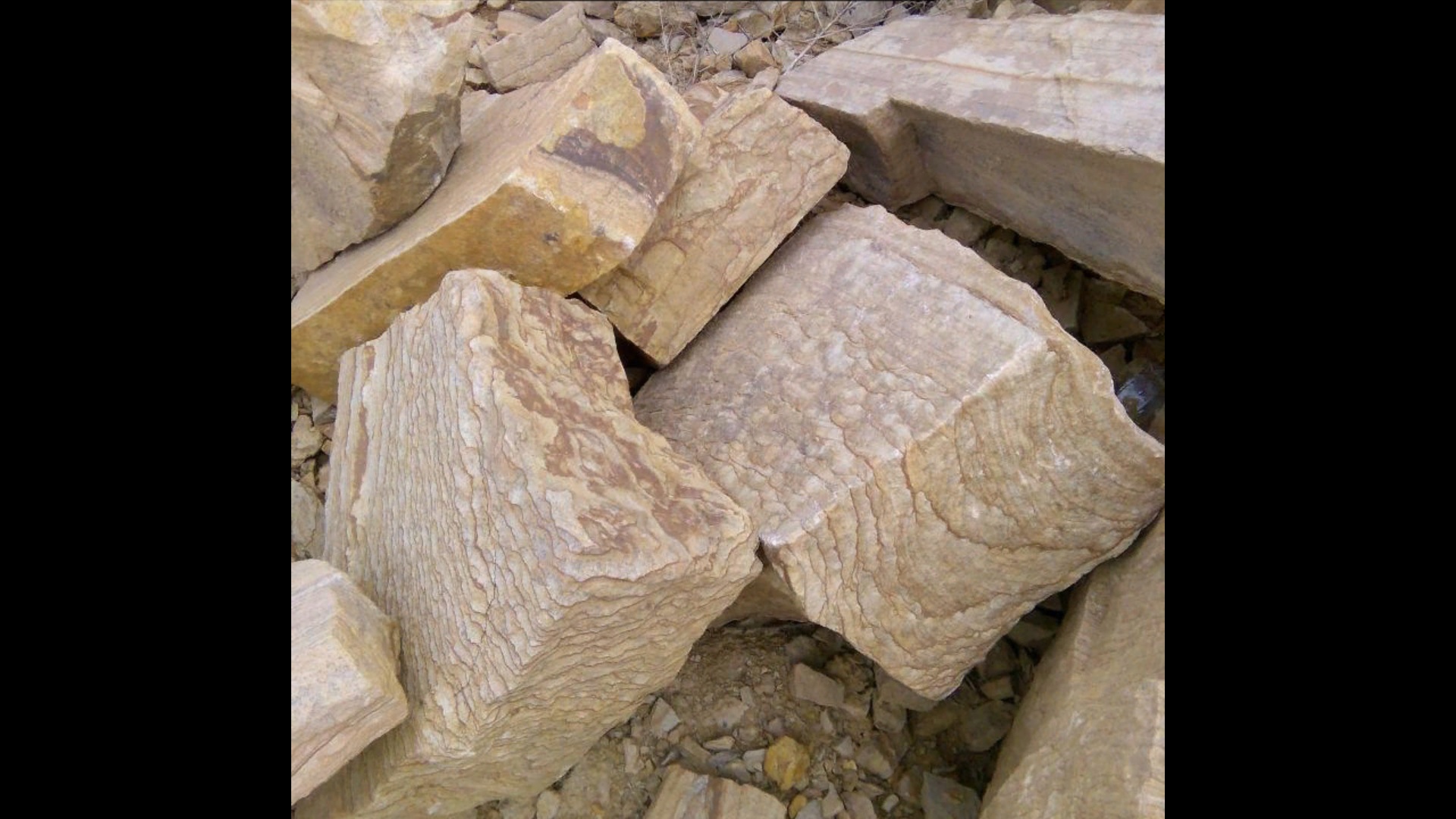 Песчаник пластушка желтый с рисунком (4-6 см)  купить  в Сочи плитняк пластушка желтый с рисунком песчаник 9 000 руб/м3   фото 