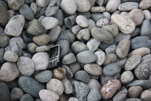  Галька речная окат (ассорти) фр. 50-100 мм. купить   в Сочи галька природная округлая серая белая черная серая коричневая синяя галька речная окатанная округлая 5000 руб/т   фото 