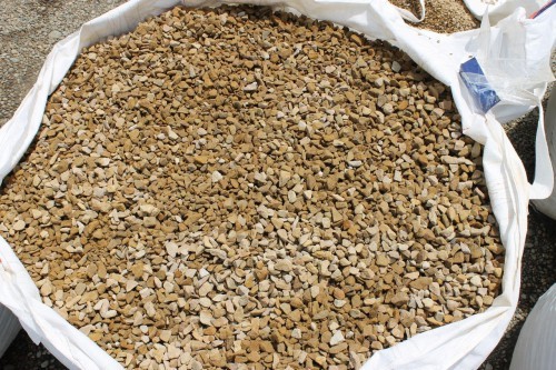  Щебень крошка желтый (песчаник) фр. 10-20 мм.  купить  в Сочи песчаник бежевый, серый, рыжий декоративный ландшафтный щебень колотый 7 200 руб/т   фото 
