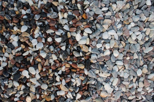  Микс мраморной гальки (щебень галтованный микс:белый-черный-розовый-медовый) фр.10-20 мм.  купить  в Сочи мрамор белый, медовый, черный, розовый мраморный декоративный ландшафтный окатанный округлый галтованный щебень 14500 руб/т   фото 