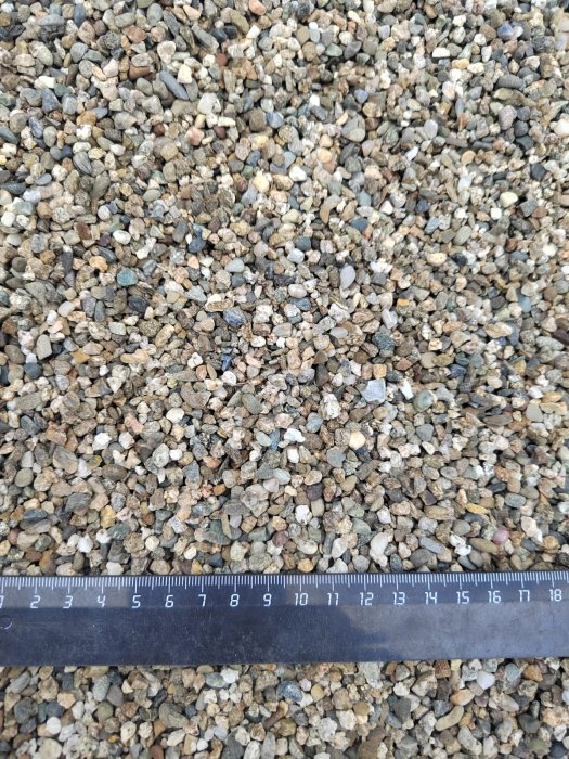  Галька речная окат (серая) фр.3-5 мм купить   в Сочи галька речная серая бежевый темно-серый окатанный речной камень округлый 8000 руб/т   фото 
