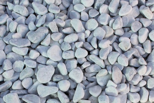 Галька белая мраморная (щебень галтованный белый), фр.20-40 мм.  купить  в Сочи мрамор белый бежевый молочный мраморный щебень декоративный 14500 руб/т   фото 