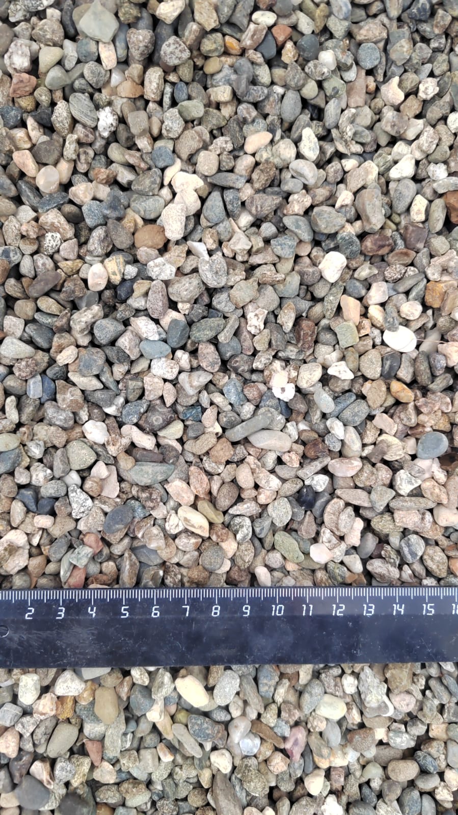 Галька речная окат (серая) фр.5-10 мм купить   в Сочи галька речная серая, серый, темно-серый, светло-серый, коричневый речная окатанная галька декоративная ландшатфная 4000 руб/т   фото 