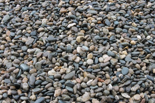  Галька речная окат (серая) фр.40-60 мм купить   в Сочи галька речная серый бежевый рыжий коричневый округлый речной камень 4000 руб/т   фото 